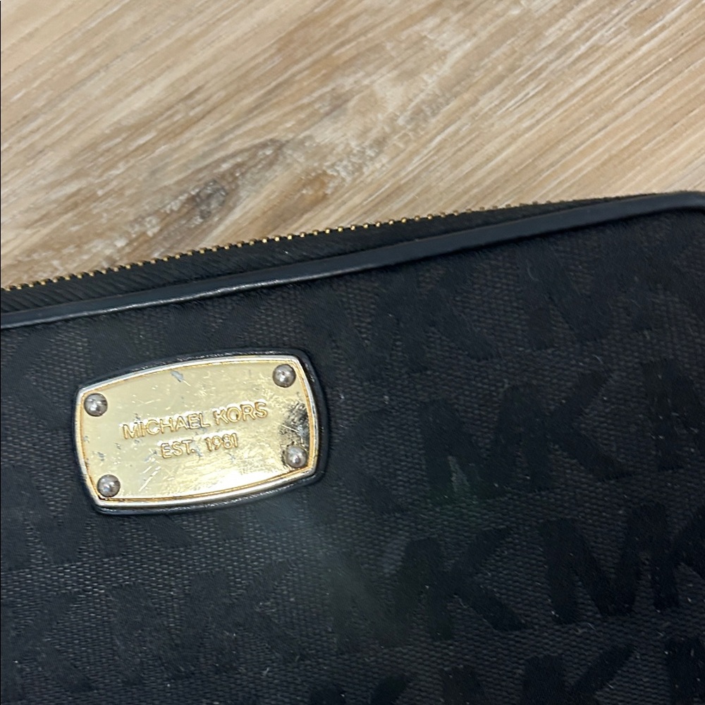 Michael Kors Black Wallet - Picture 4 of 6